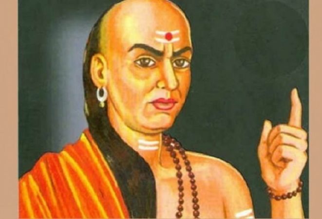 Chanakya Policy: Stay away from people who do not have these 3 qualities, otherwise you will be harmed.