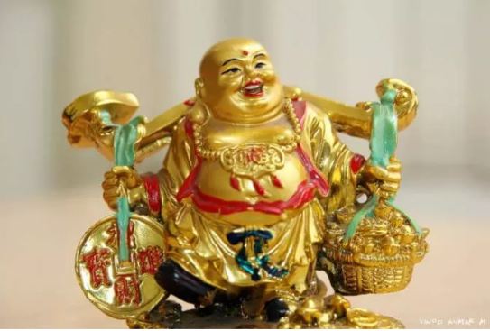 Laughing Buddha keep in the house to remove Vaastu doshas and for wealth, happiness and prosperity