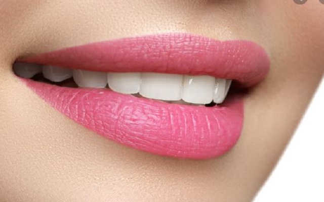 Make black lips pink and soft, adopt this easy home remedy