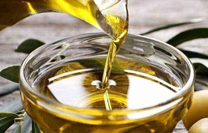 Castor oil makes hair strong and face shiny