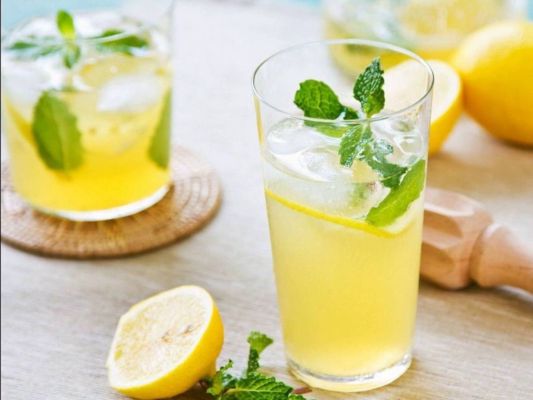 Consuming lemon water in summer has these benefits