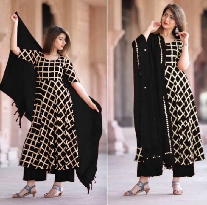Give your style a new look by wearing such a luxurious palazzo suit