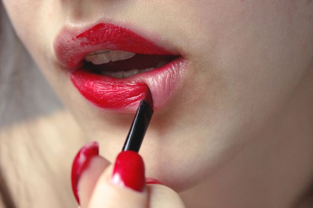 Here are some special tips to keep the lipstick for a long time