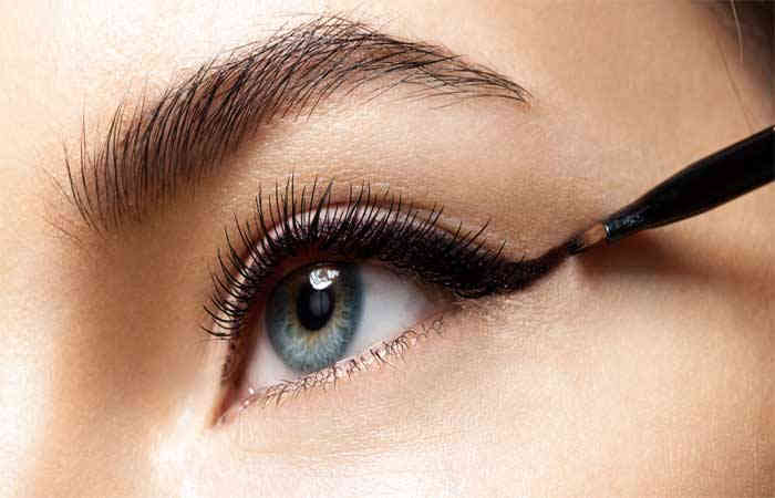 With the help of these makeup tips, even small eyes will look big and attractive.