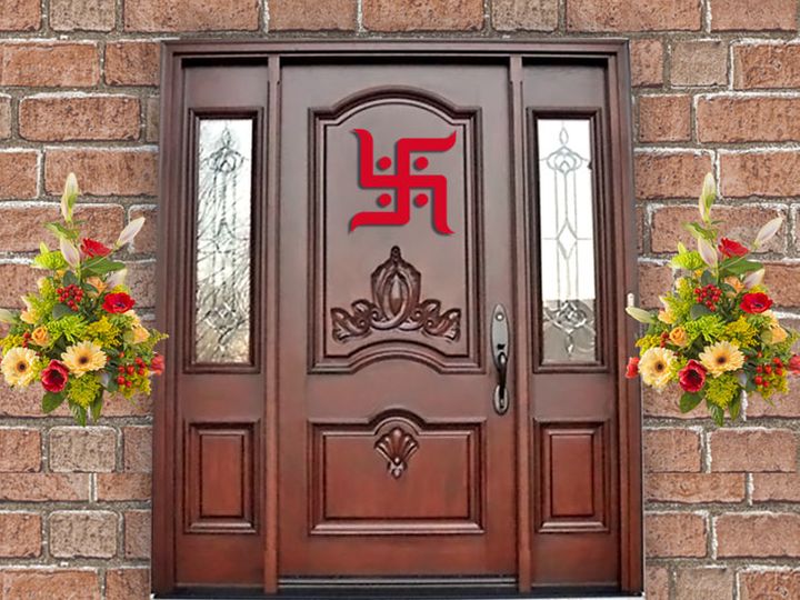 Decorate the doors with 5 items according to Vastu, then there will be many benefits