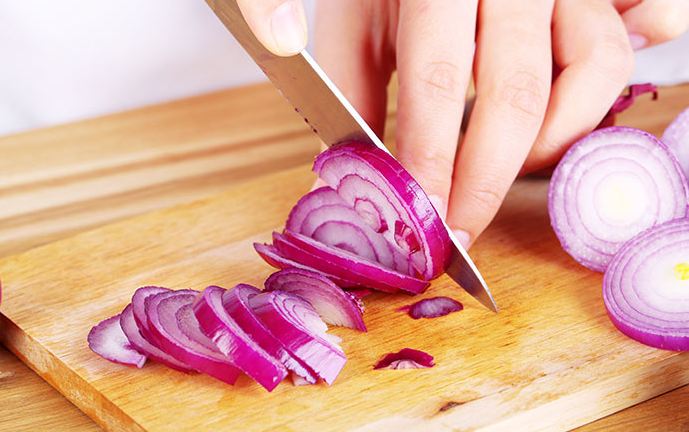 It is beneficial in these dangerous diseases, consumption of raw onion