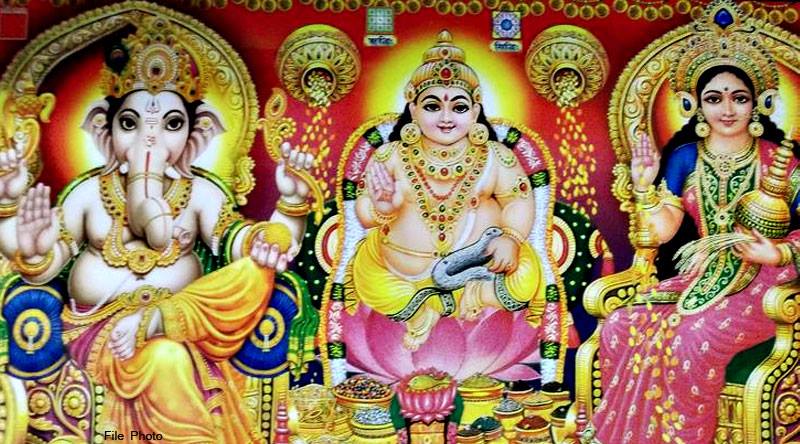 with-the-grace-of-mother-lakshmi-and-kuber-maharaj-along-with-lord-ganesha-these-6-zodiac-signs-will-be-blessed-with-money माता 'लक्ष्मी' और 'कुबेर महाराज'