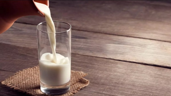 a-glass-of-milk-daily-gives-plenty-of-energy-to-the-body-know-its-3-health-benefits रोजाना एक गिलास दूध