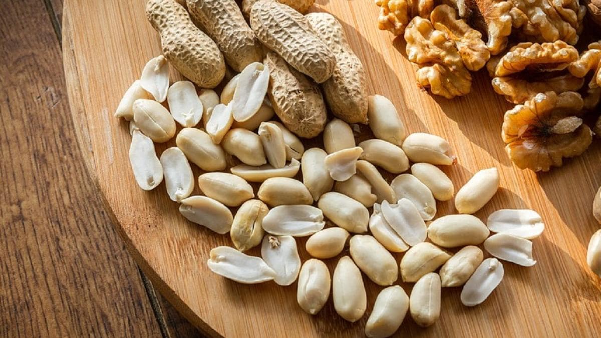 You can also reduce your weight with peanuts, know the many benefits of peanuts मूंगफली