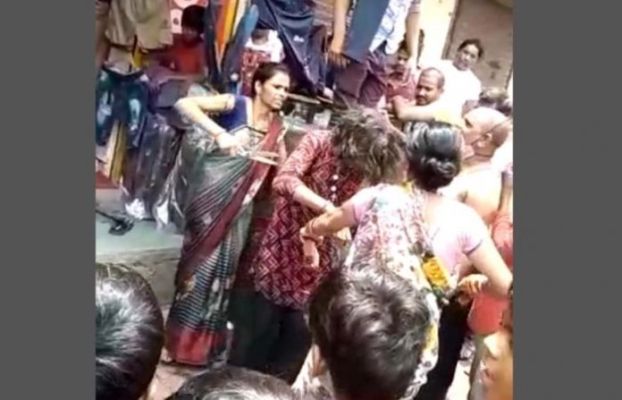 After husband's marriage, the wife cut the girl's hair on suspicion of relationship, the girl kept screaming but no one came to save her