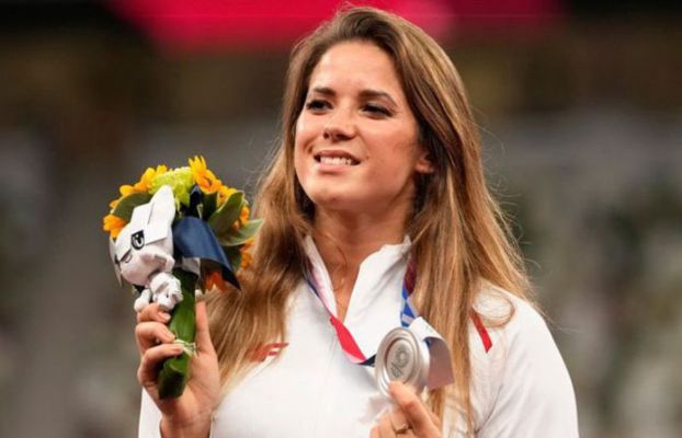 Olympic medal auctioned for surgery for his girl
