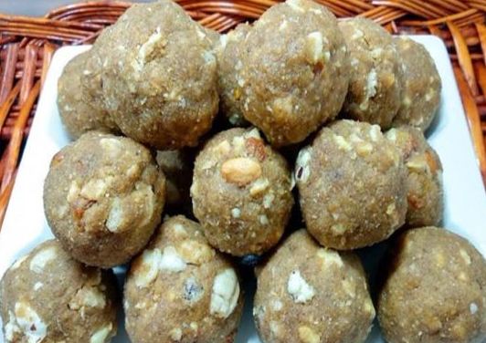 To avoid cold, cold and headache, the complete method of making home made dry ging सोंठ के लड्डू बनाने की विधि  er laddus
