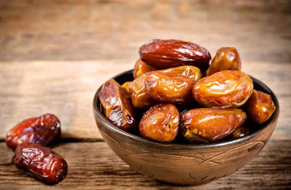 by-consuming-dates-how-much-energy-does-the-body-get कच्चे खजूर
