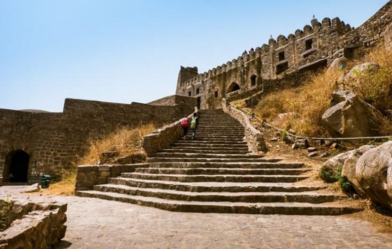 golconda-fort-is-one-of-the-magnificent-fort-complexes-in-india-which-you-may-not-have-known-about किला