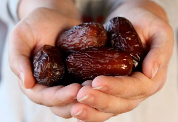 if-you-want-to-avoid-diseases-like-blood-pressure-then-eat-dates-daily-and-blood-pres ब्लड प्रेशर sure-will-be-controlled-easily