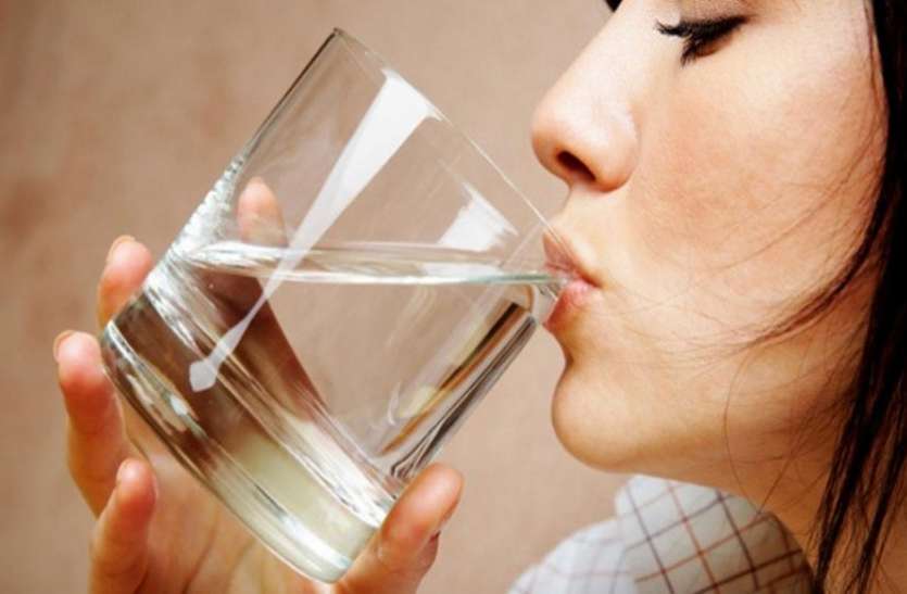 दिन मे 8 ग्लास पानी पीना जड़ से खत्म खत्म कर सकता है इन बिमारियों को