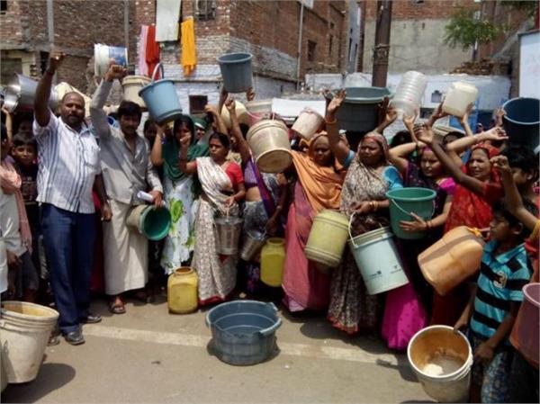 Demonstration in Tengra regarding the demand for drinking water