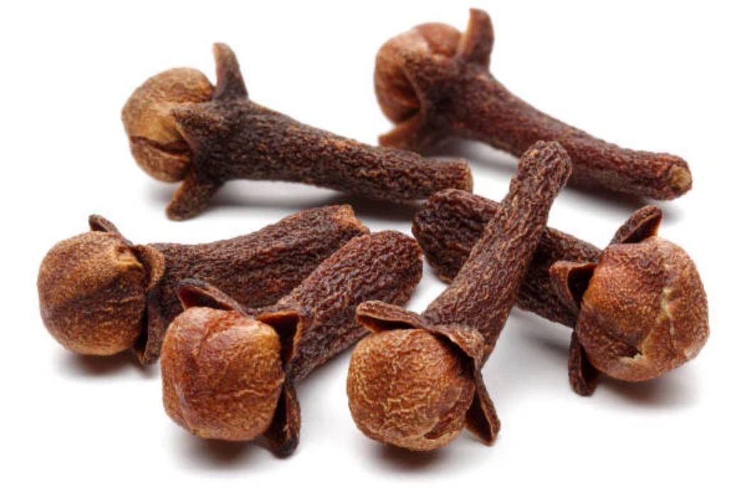 Married men should eat only 2 cloves at this time you will be surprised to know the benefits