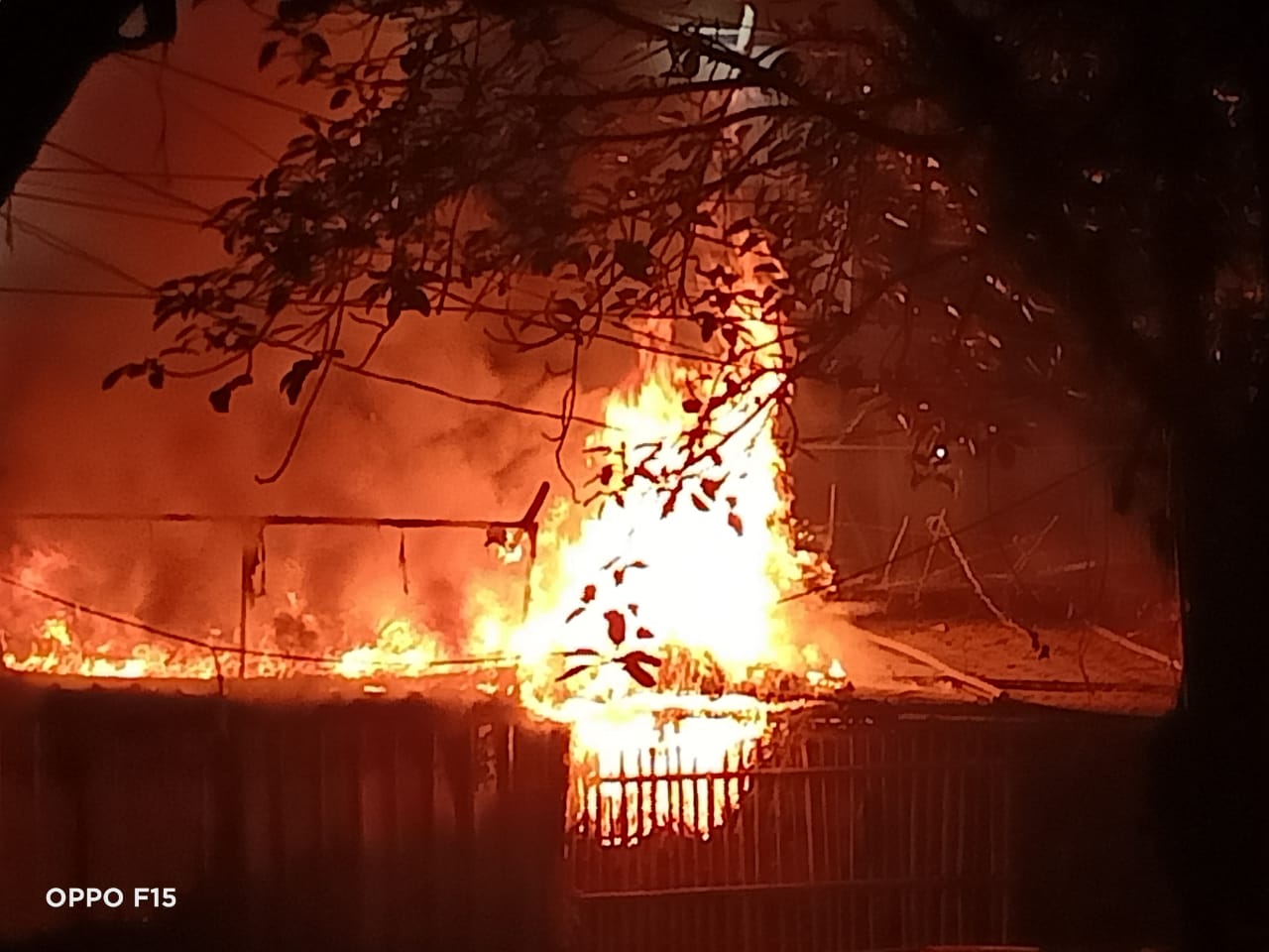 More than five lakh damage due to fire near Phalmandi फलमंडी के समीप