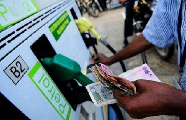 Petrol and diesel prices stable, crude oil below $ 70