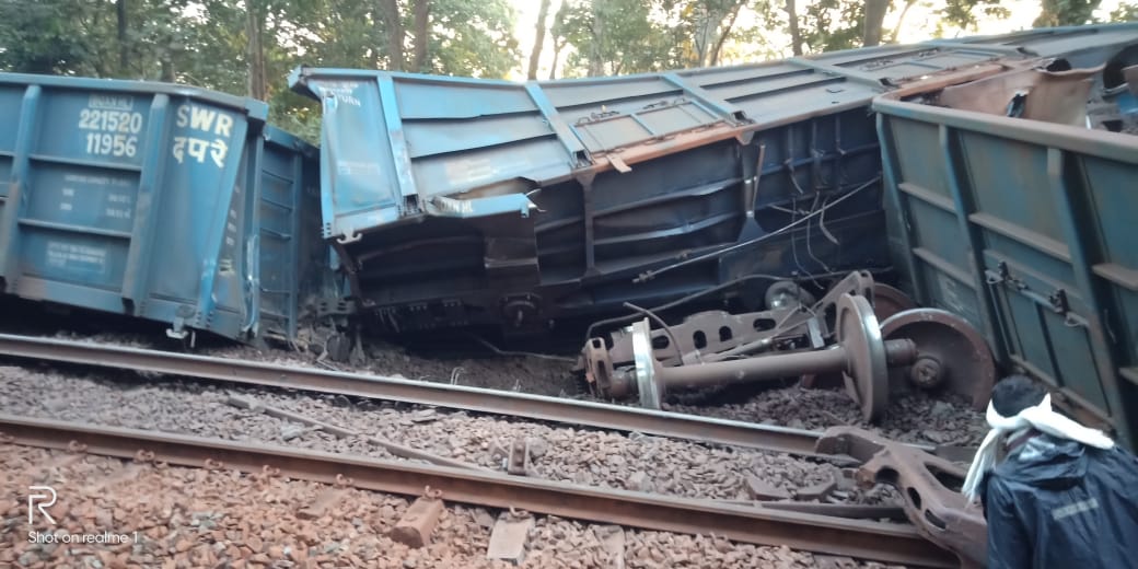 Dantewada: 17 wagons of goods train derailed between Bhansi and Kamalur