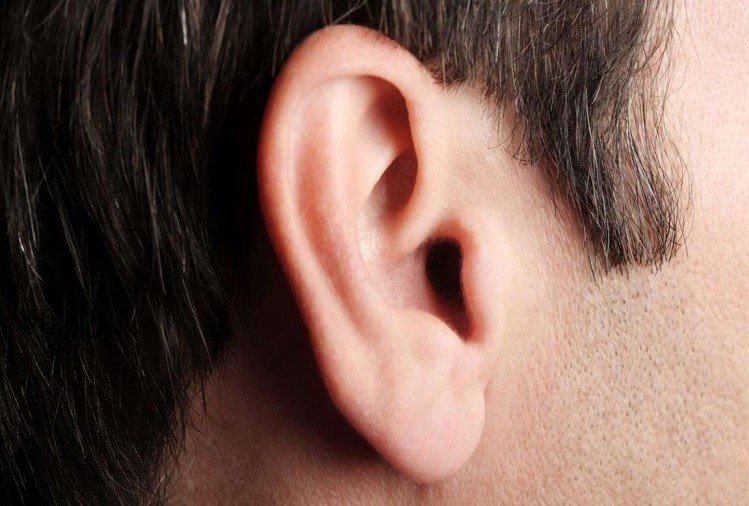 If you have unbearable pain in your ear, then adopt this home remedy कान में दर्द