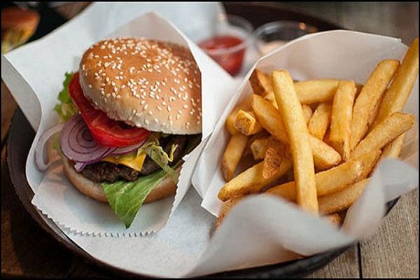 You will be surprised to know why eating fast food is bad for your health फास्ट फूड खाना