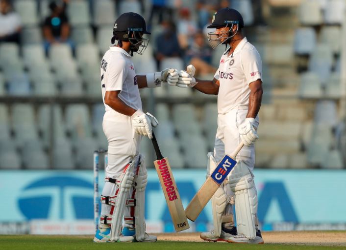 मुंबई टेस्ट : मयंक अग्रवाल का नाबाद शतक, पहले दिन भारत ने 4 विकेट पर बनाए 221 रन